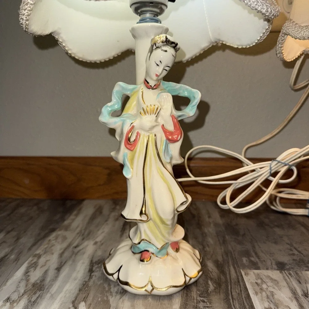 Vintage Pair Chinese Asian Porcelain Figural Table Lamp Set Lamps W Shades Work
